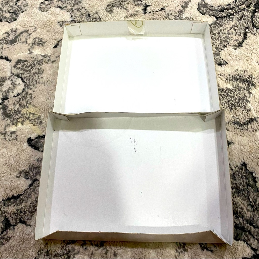 Small/Medium Gift Box - Picture 4 of 4